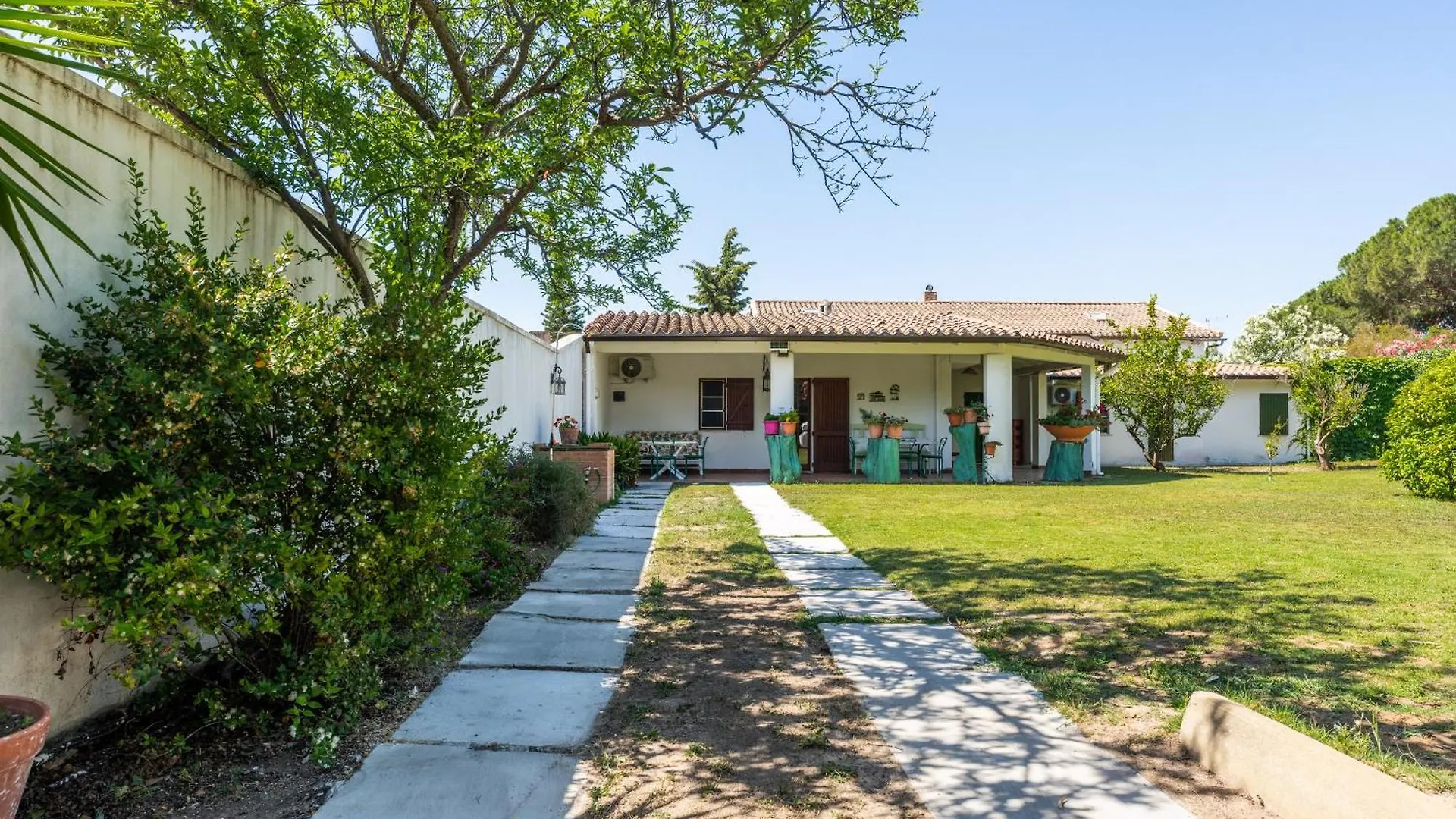 Casa vacanze Villa Giardino Del Melograno Quartu SantʼElena Italia